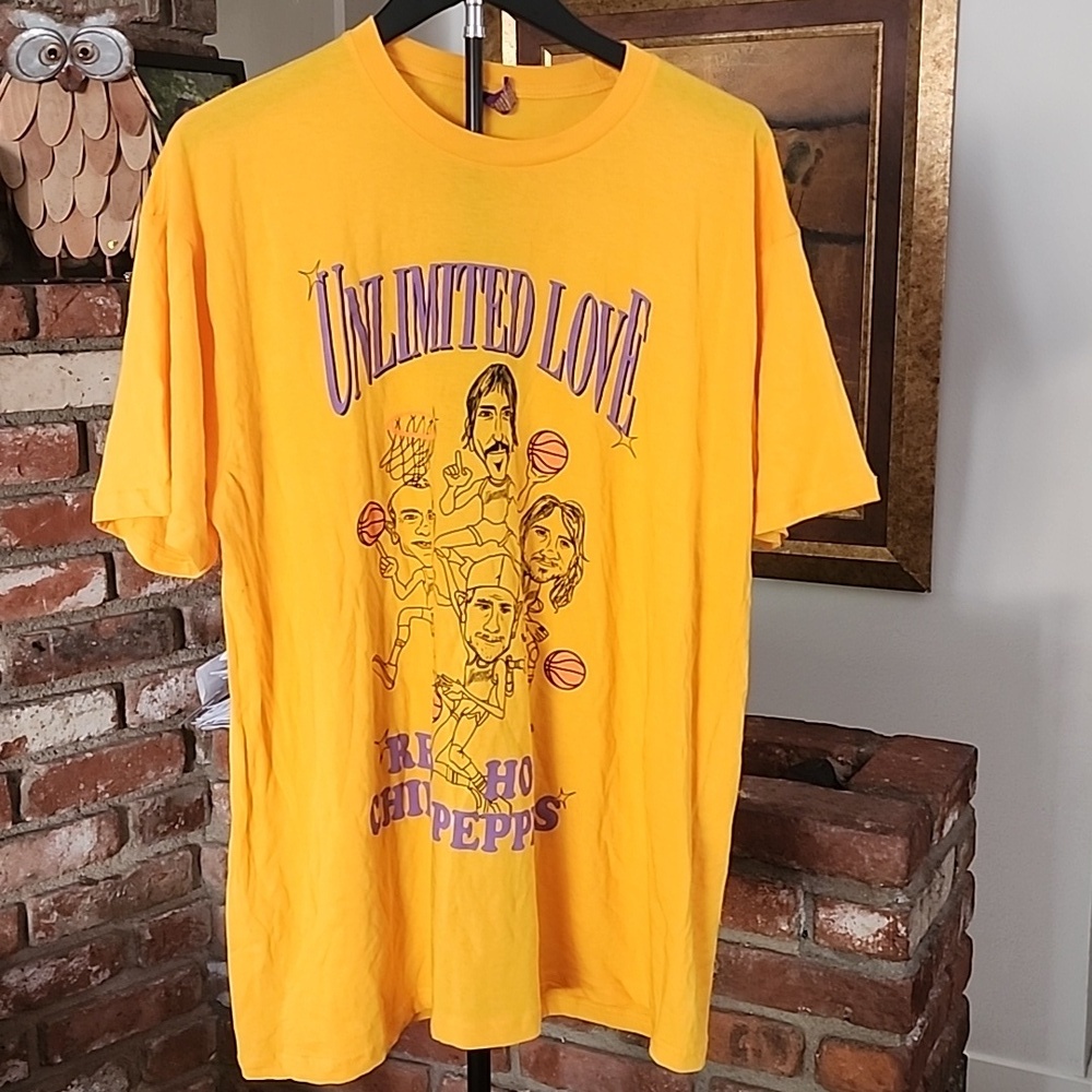 Red Hot Chili Peppers x Lakers Unlimited Love Graphic Tee Yellow Band Shirt XL